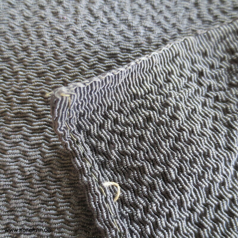 großes Furoshiki, grauer Chirimen Seiden Crepe mit Kanji