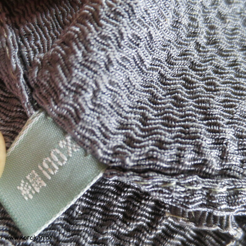 großes Furoshiki, grauer Chirimen Seiden Crepe mit Kanji