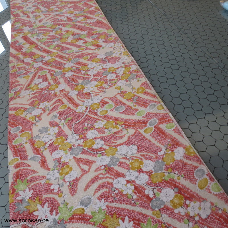 bunte Zweige Ahornblätter Kimono Seiden Rinzu Damast