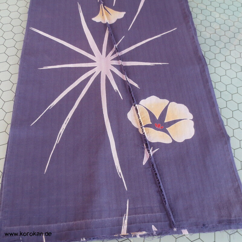 Araihari Baumwoll Yukata Kimono Stoff hellgelbe Asagao auf blau mit Asanoha