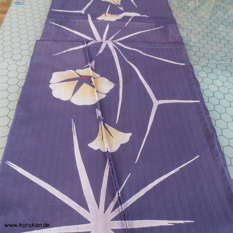 Araihari Baumwoll Yukata Kimono Stoff hellgelbe Asagao auf blau mit Asanoha