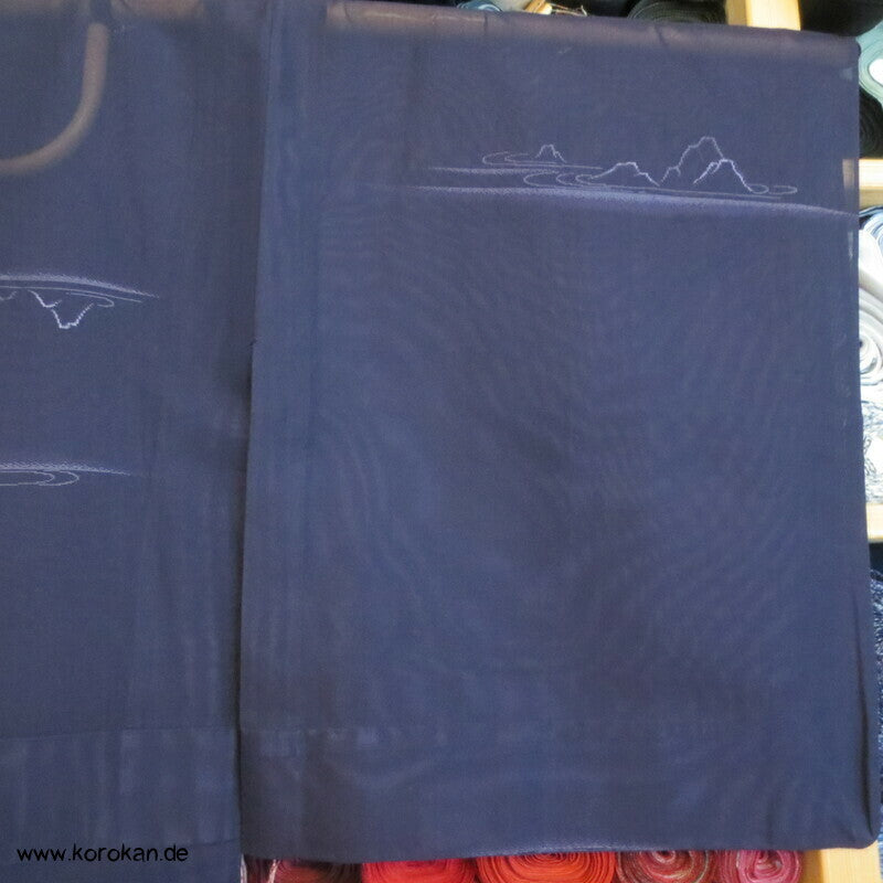 Felsengarten auf dunkellila Hitoe Kimono Seiden Sha Jacquard