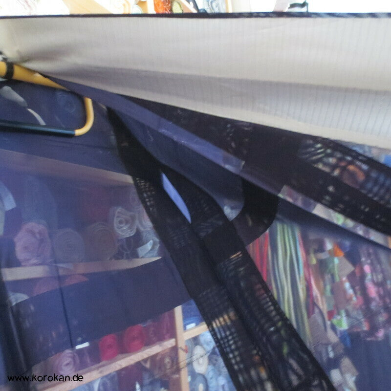 Felsengarten auf dunkellila Hitoe Kimono Seiden Sha Jacquard