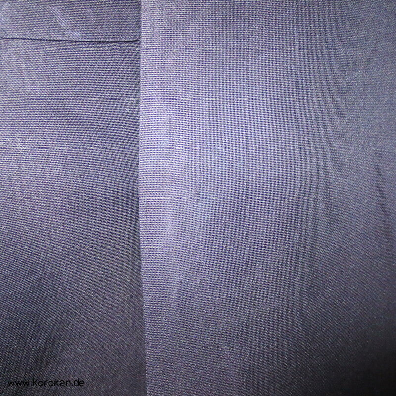 Felsengarten auf dunkellila Hitoe Kimono Seiden Sha Jacquard