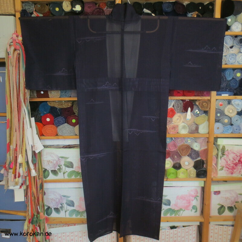 Felsengarten auf dunkellila Hitoe Kimono Seiden Sha Jacquard
