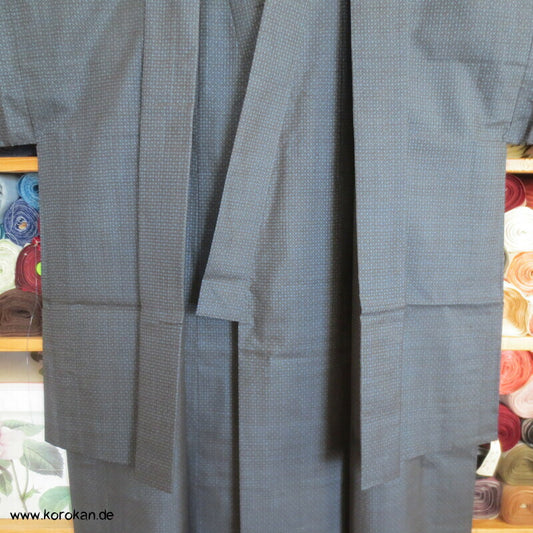 Kimono und Haori Set in blau schwarzer Kasuri Tsumugi Seide