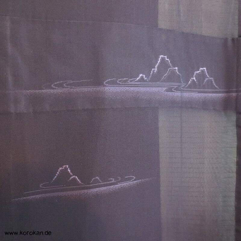 Felsengarten auf dunkellila Hitoe Kimono Seiden Sha Jacquard