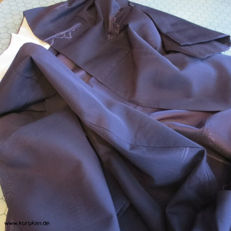 Felsengarten auf dunkellila Hitoe Kimono Seiden Sha Jacquard