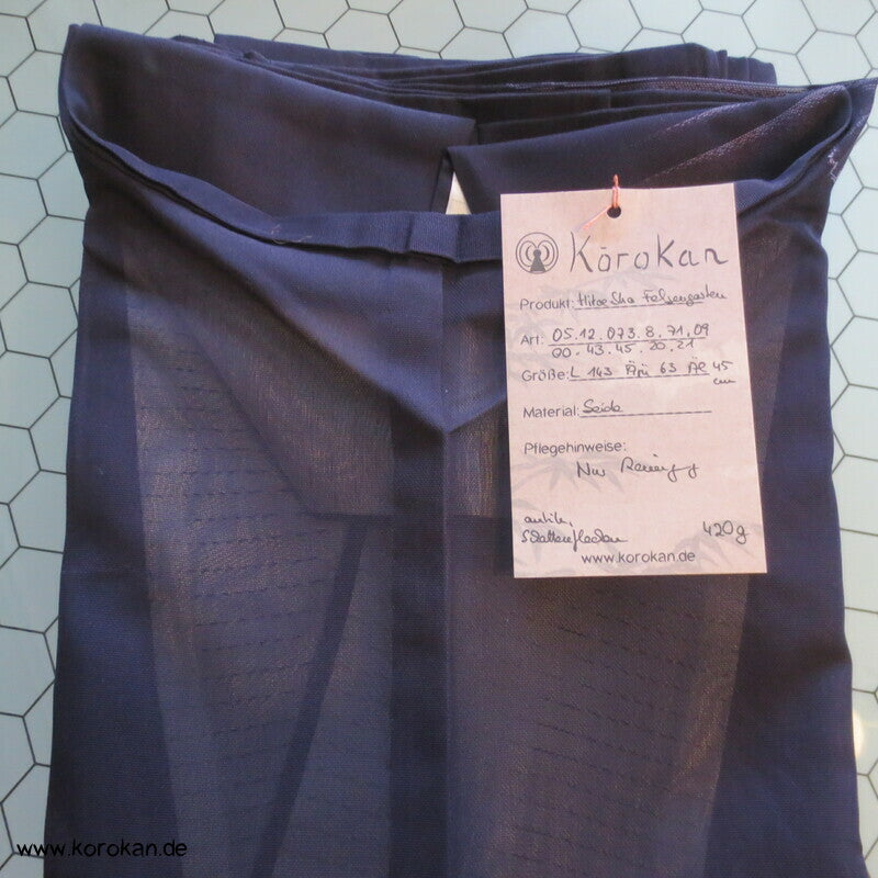 Felsengarten auf dunkellila Hitoe Kimono Seiden Sha Jacquard