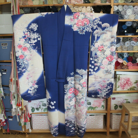 Päonien im Wasserfall Furisode Seidencrepe Kimono