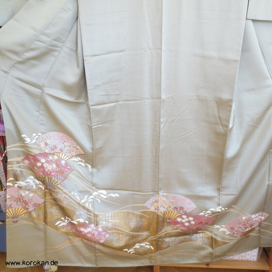 Fächerband schilfgrüner Sayagata Seidendamast Iro Tomesode Kimono