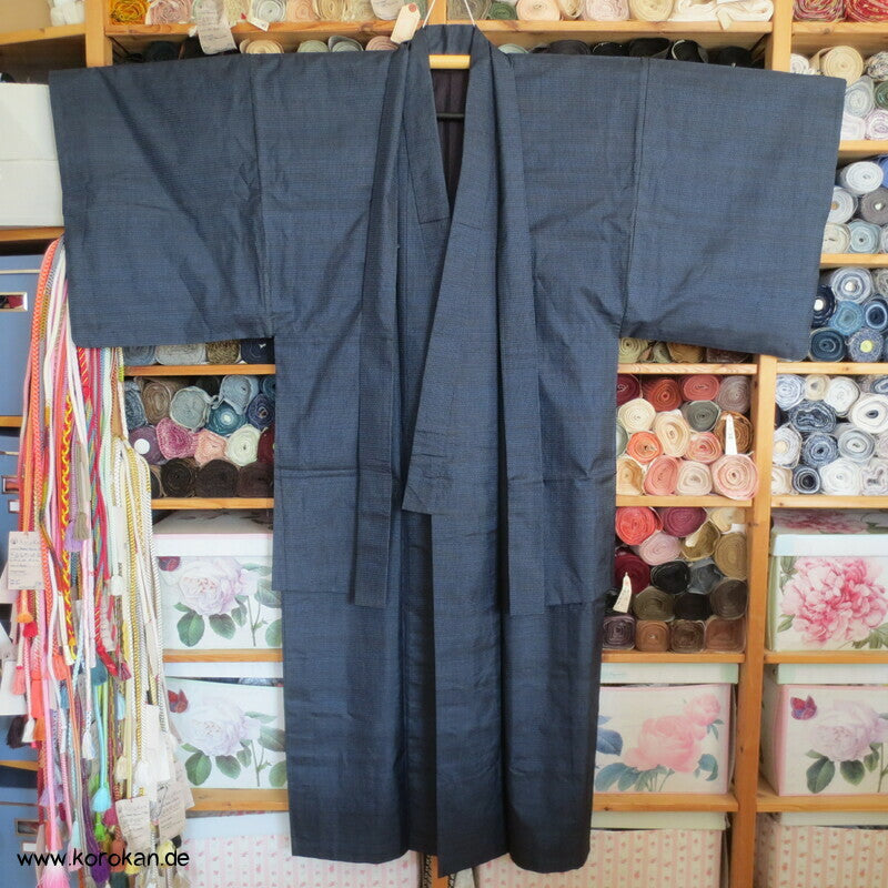Kimono und Haori Set in blau schwarzer Kasuri Kikko Tsumugi Seide, Falke