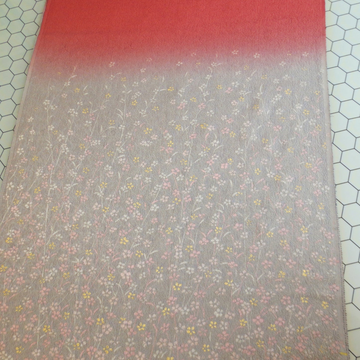 Araihari Homongi Kimono Millefleur Seidendamast mit Farbverlauf