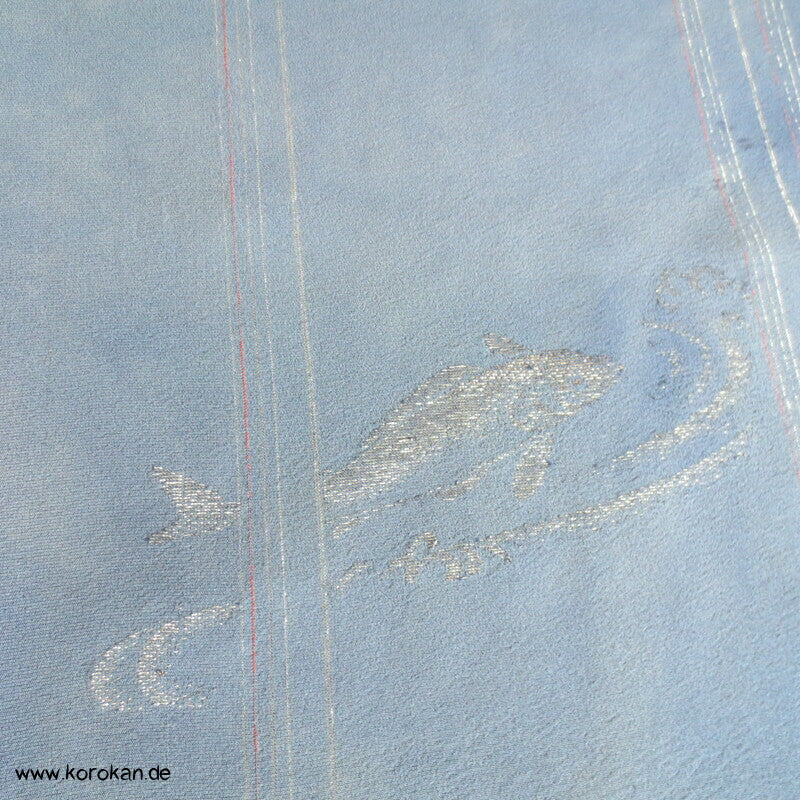 silberne Koi in blauem Wasser Araihari Kimono Seidenjacquard Decoupé Georgette