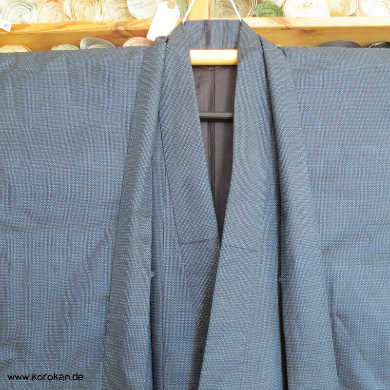Kimono und Haori Set in blau schwarzer Kasuri Kikko Tsumugi Seide, Falke