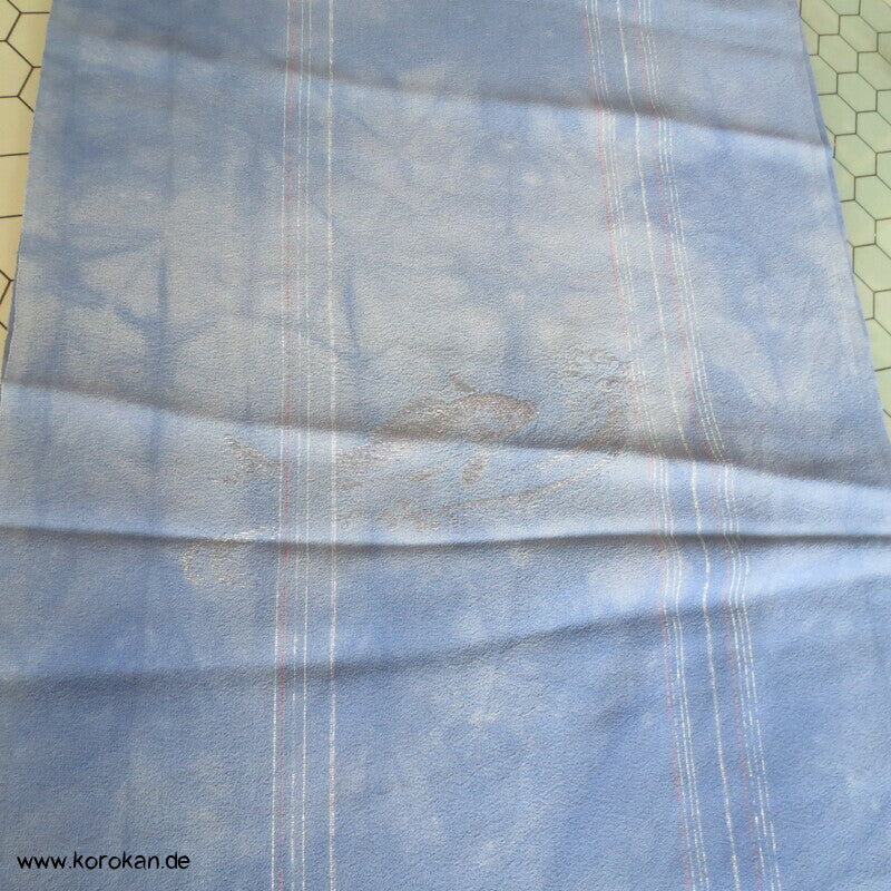 silberne Koi in blauem Wasser Araihari Kimono Seidenjacquard Decoupé Georgette