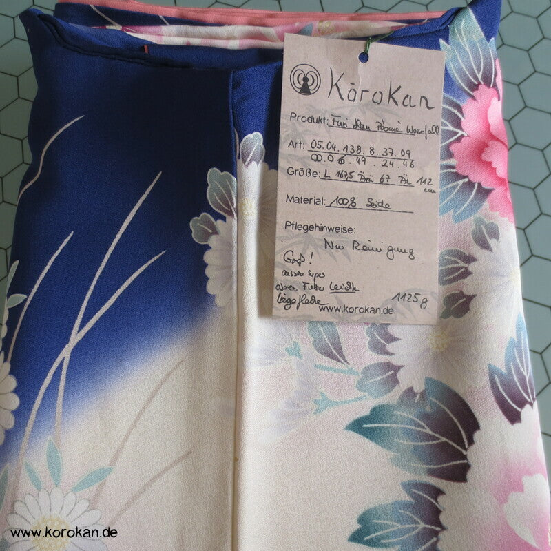 Päonien im Wasserfall Furisode Seidencrepe Kimono