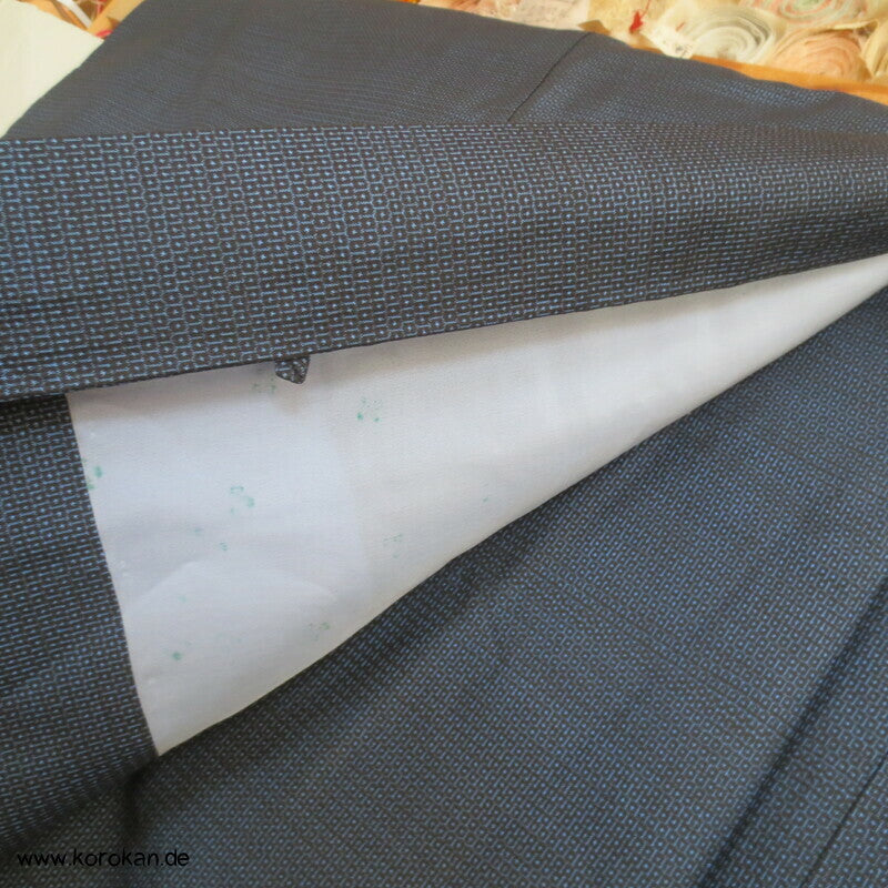 Kimono und Haori Set in blau schwarzer Kasuri Kikko Tsumugi Seide, Falke