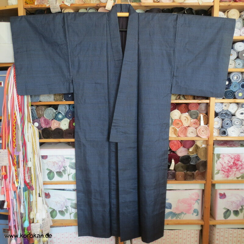 Kimono und Haori Set in blau schwarzer Kasuri Kikko Tsumugi Seide, Falke