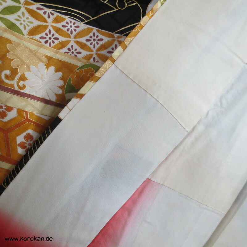 goldene Wellen auf schwarz, Wasserräder Higaki Seidendamast Furisode Kimono