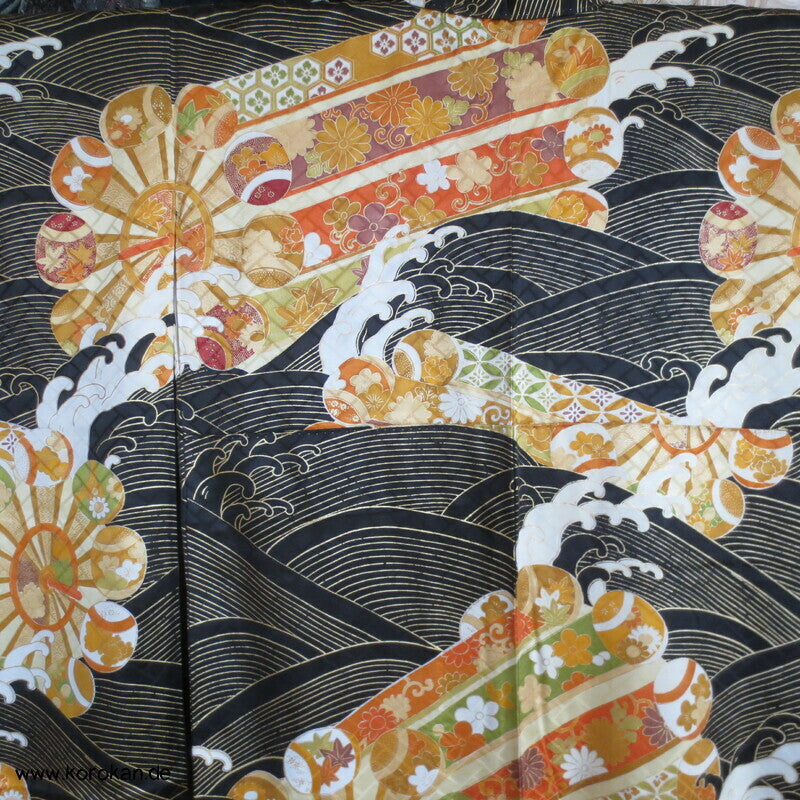 goldene Wellen auf schwarz, Wasserräder Higaki Seidendamast Furisode Kimono