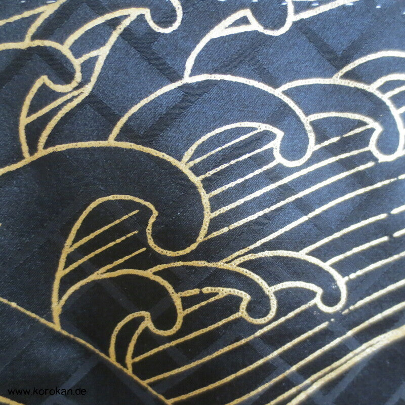 goldene Wellen auf schwarz, Wasserräder Higaki Seidendamast Furisode Kimono