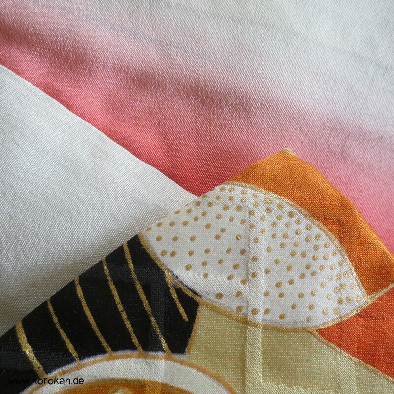 goldene Wellen auf schwarz, Wasserräder Higaki Seidendamast Furisode Kimono
