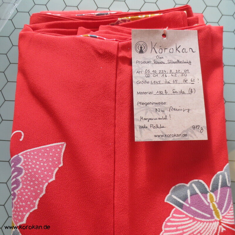 bunte Schmetterlinge auf rot, Komon Kimono, längere Ärmel