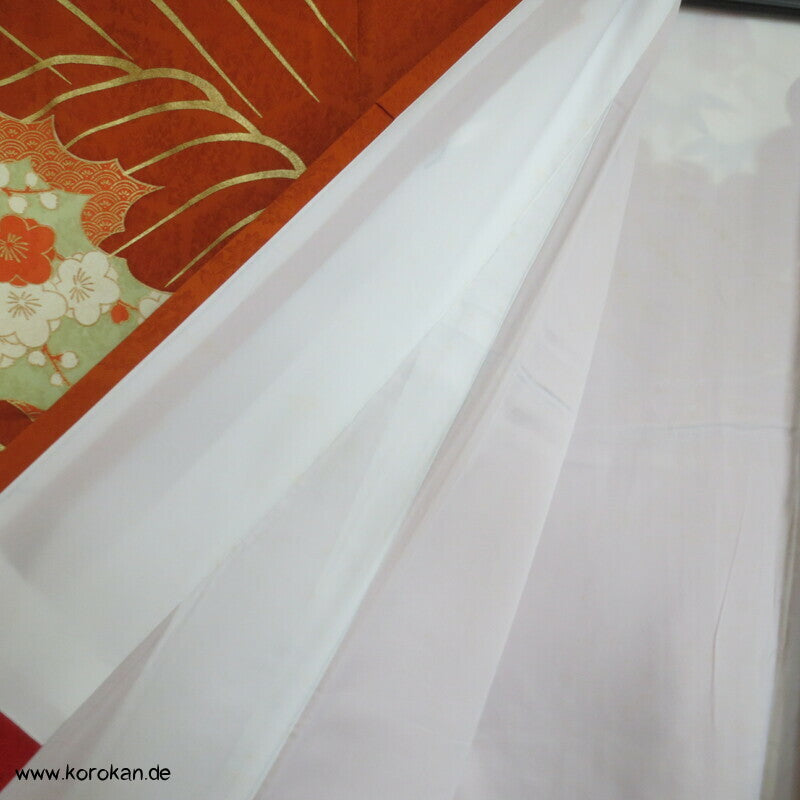kupferroter Seidendamast mit Wellen und Blumen, bestickter Furisode Kimono