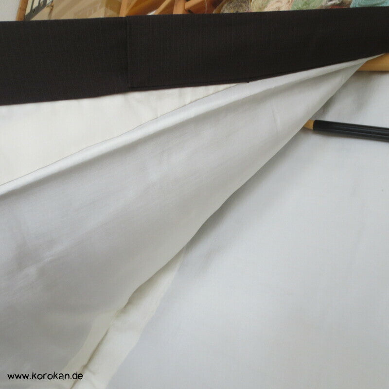 ein gesticktes Mon Komon Kimono