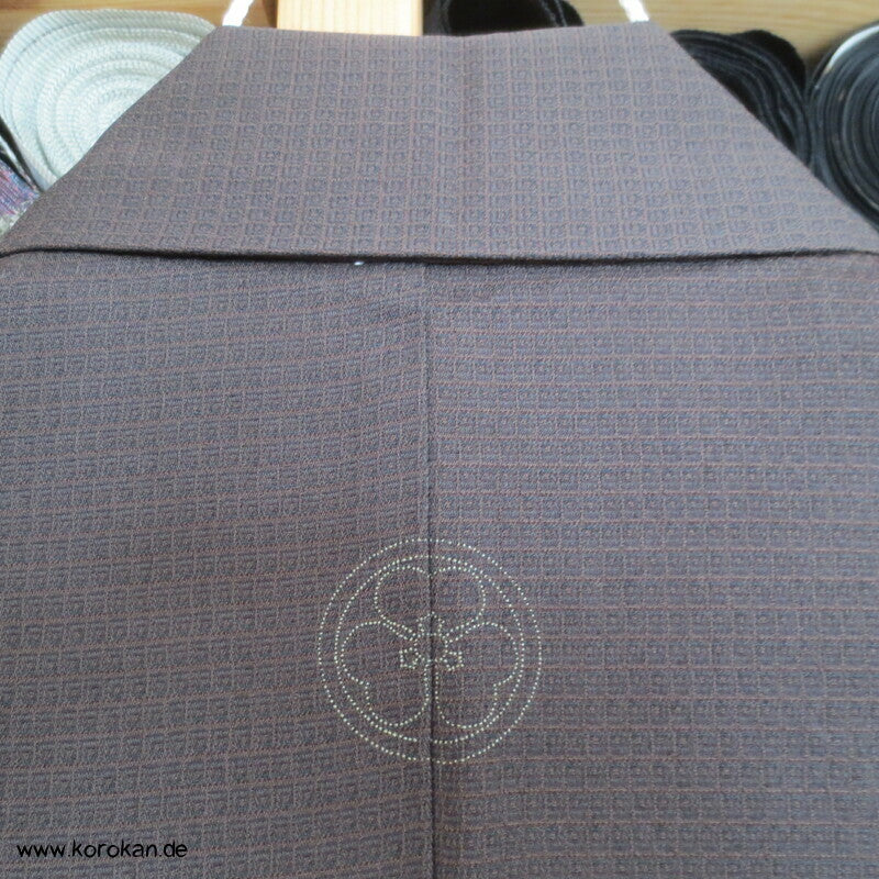 ein gesticktes Mon Komon Kimono