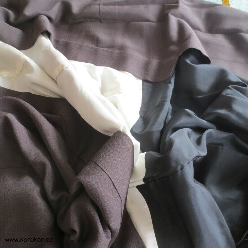 ein gesticktes Mon Komon Kimono