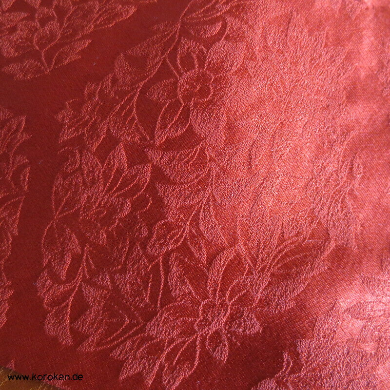 kupferroter Seidendamast mit Wellen und Blumen, bestickter Furisode Kimono
