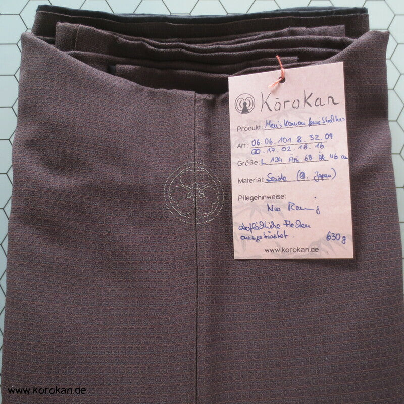 ein gesticktes Mon Komon Kimono