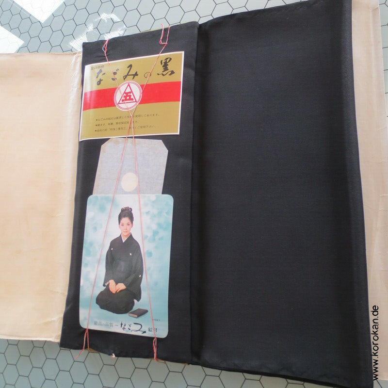 schwarzer Chirimen Crepe Seiden Tanmono Kimono