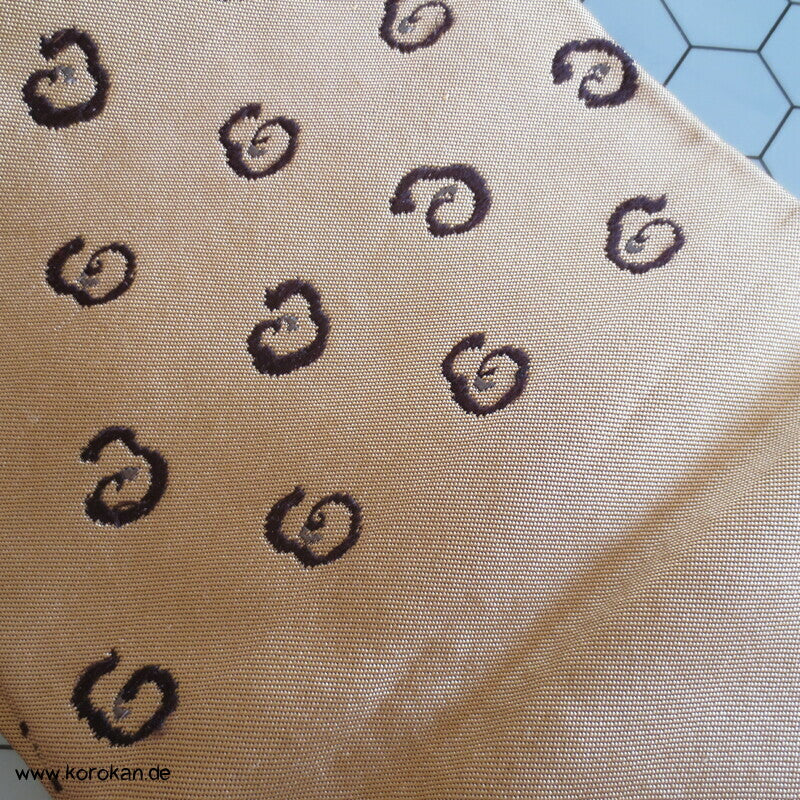 Nagoya Obi Kringel auf goldbeige