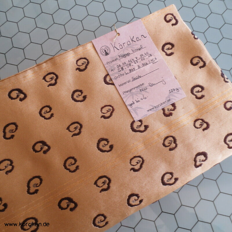 Nagoya Obi Kringel auf goldbeige
