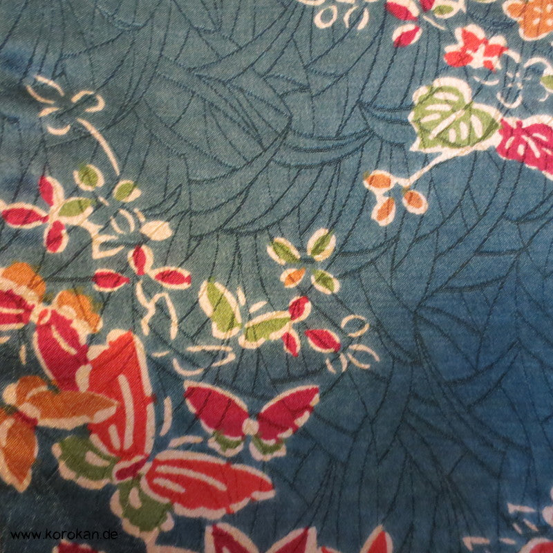 gedruckte Blüten auf petrol Seidendamast Komon Kimono
