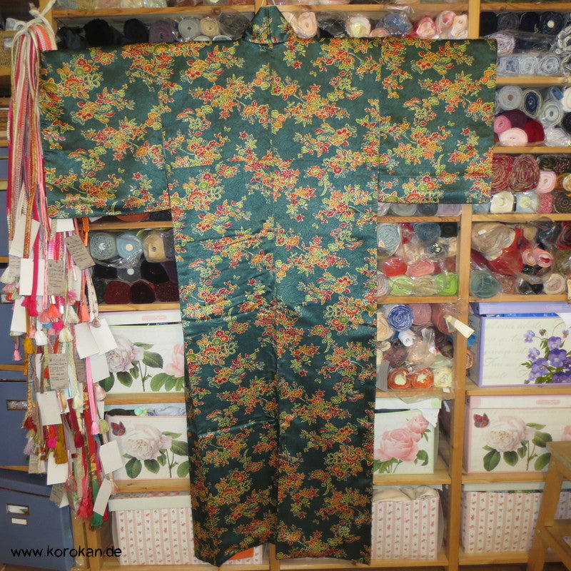 gedruckte Blüten auf petrol Seidendamast Komon Kimono