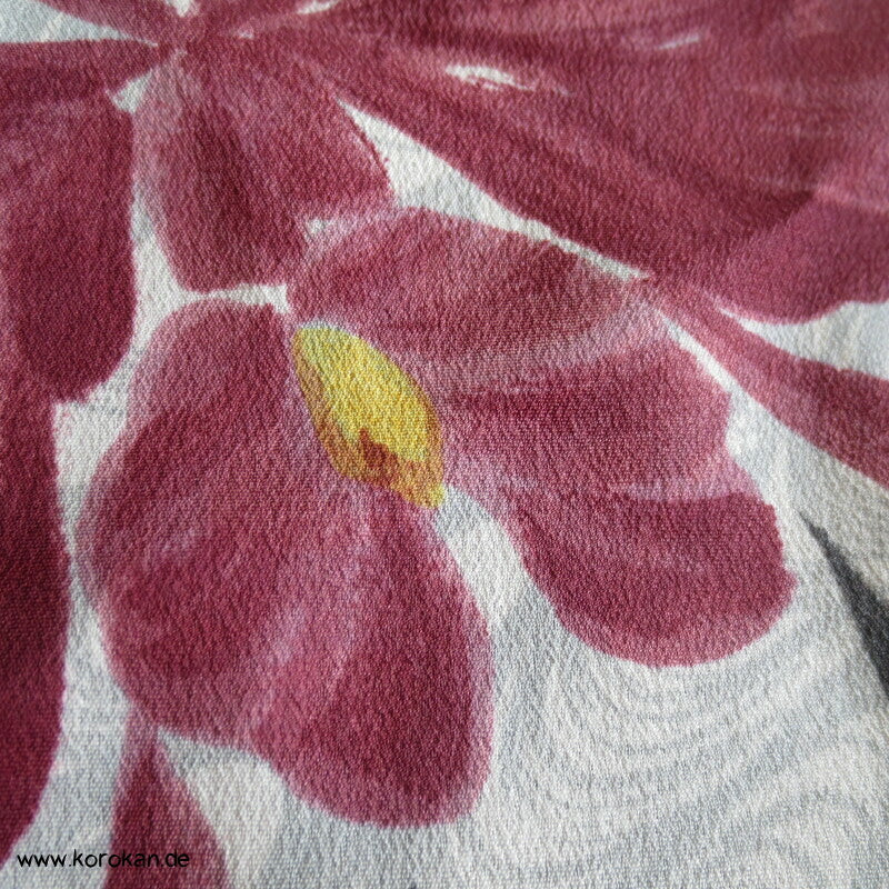 Furoshiki Tragetuch, rote Katleya Orchideen auf Wellenlinien
