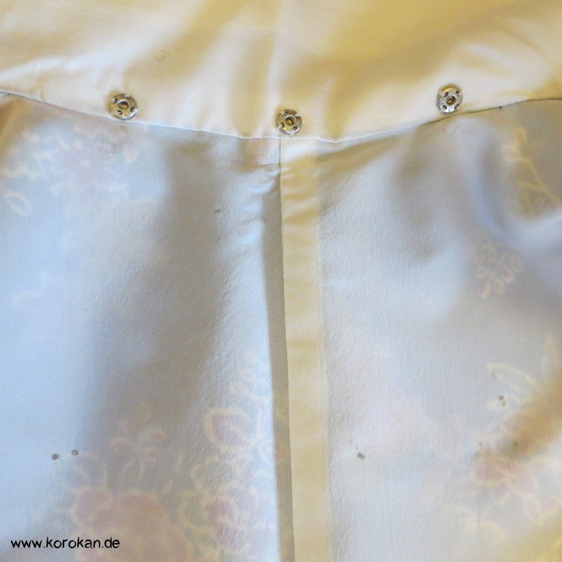 gedruckte Blüten auf petrol Seidendamast Komon Kimono