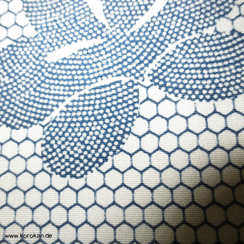Bienenwabenmuster und Blüten Seidencrepe Komon Kimono