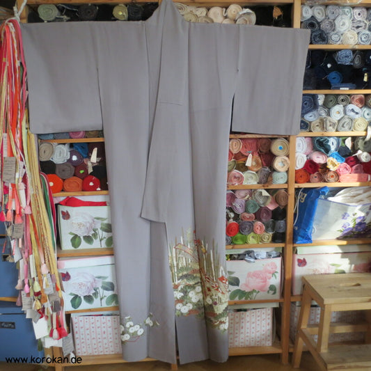Noshi, Gold und Stickerei Irotomesode, grauer Seiden Kimono