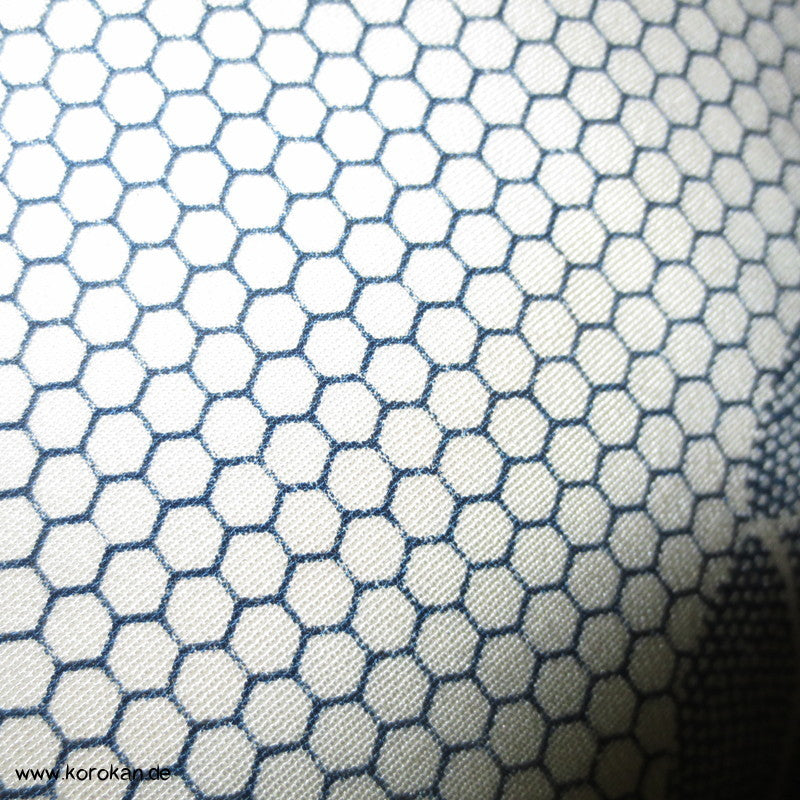 Bienenwabenmuster und Blüten Seidencrepe Komon Kimono