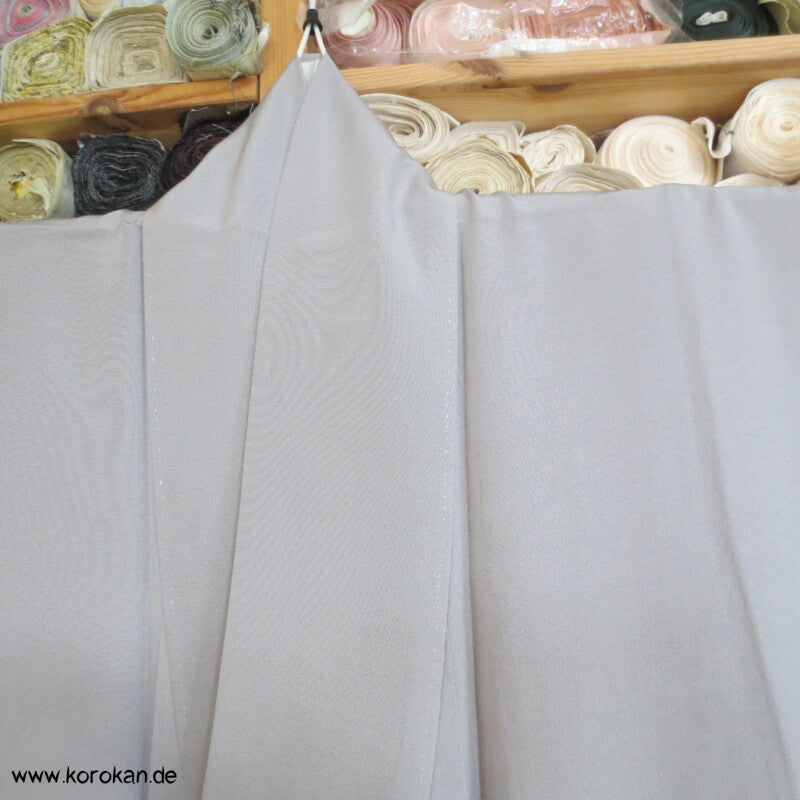 Noshi, Gold und Stickerei Irotomesode, grauer Seiden Kimono