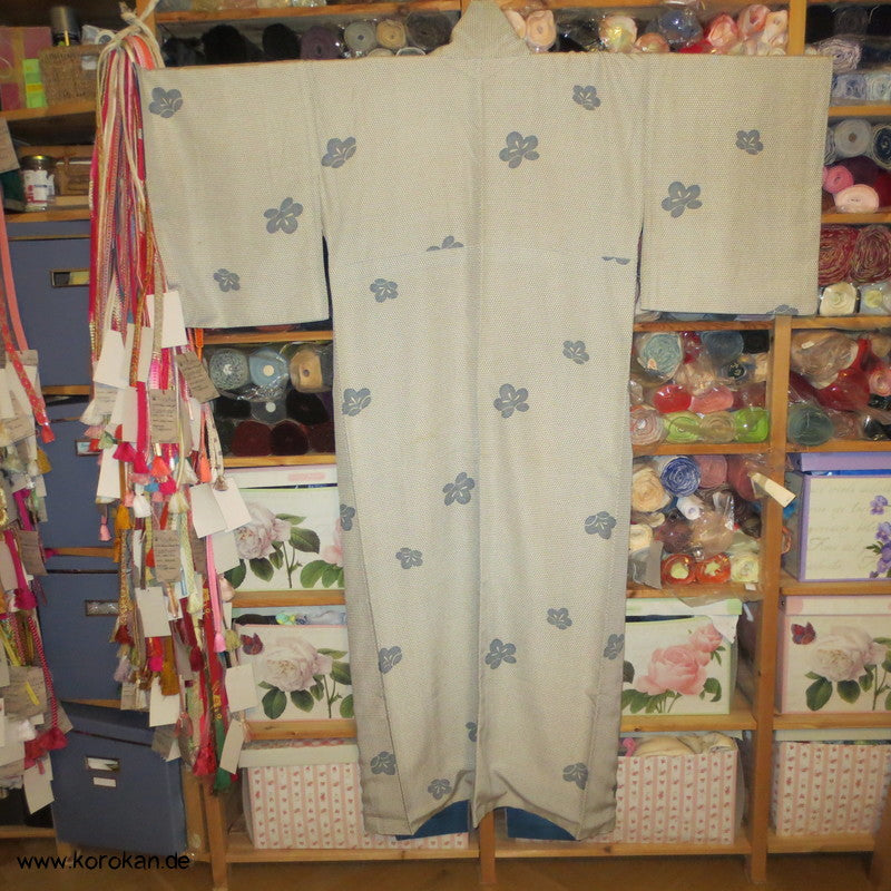 Bienenwabenmuster und Blüten Seidencrepe Komon Kimono