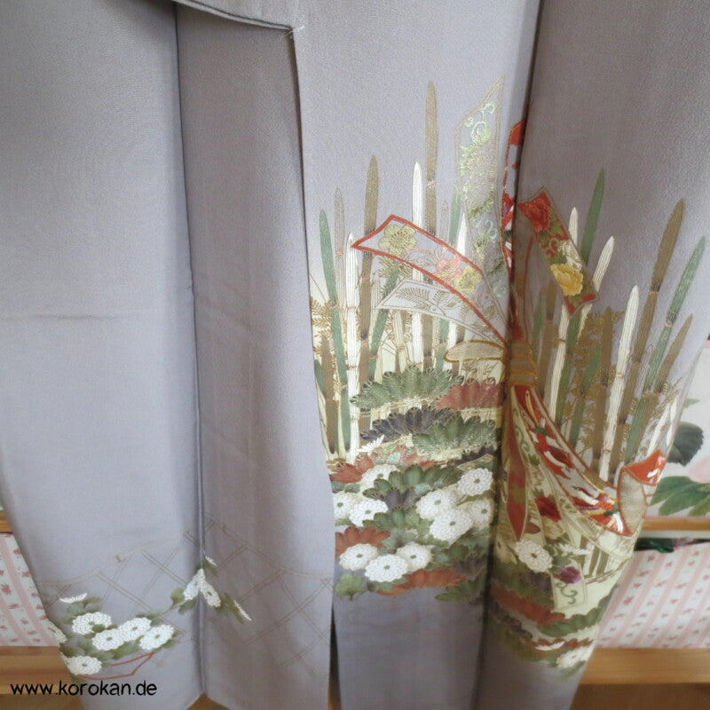 Noshi, Gold und Stickerei Irotomesode, grauer Seiden Kimono