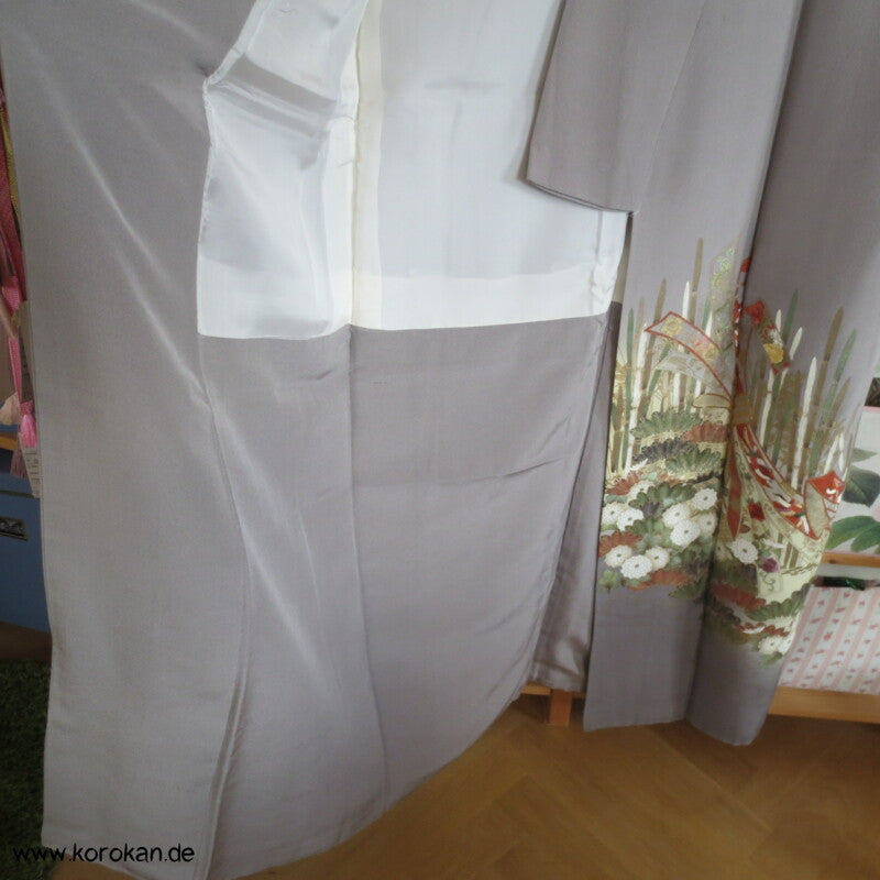 Noshi, Gold und Stickerei Irotomesode, grauer Seiden Kimono