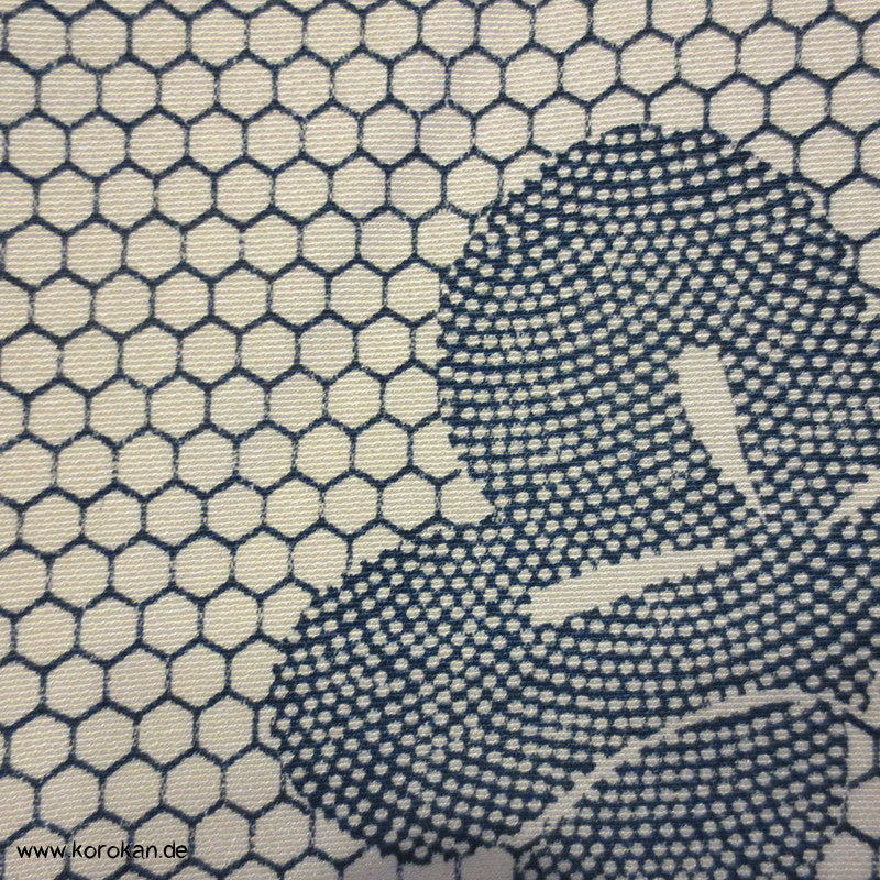 Bienenwabenmuster und Blüten Seidencrepe Komon Kimono