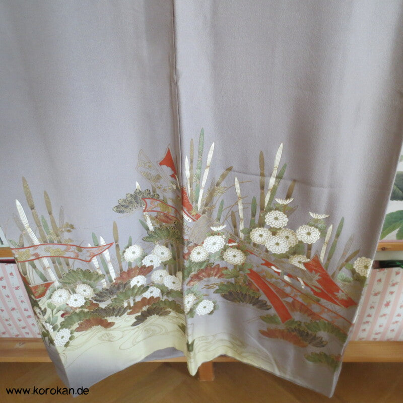 Noshi, Gold und Stickerei Irotomesode, grauer Seiden Kimono